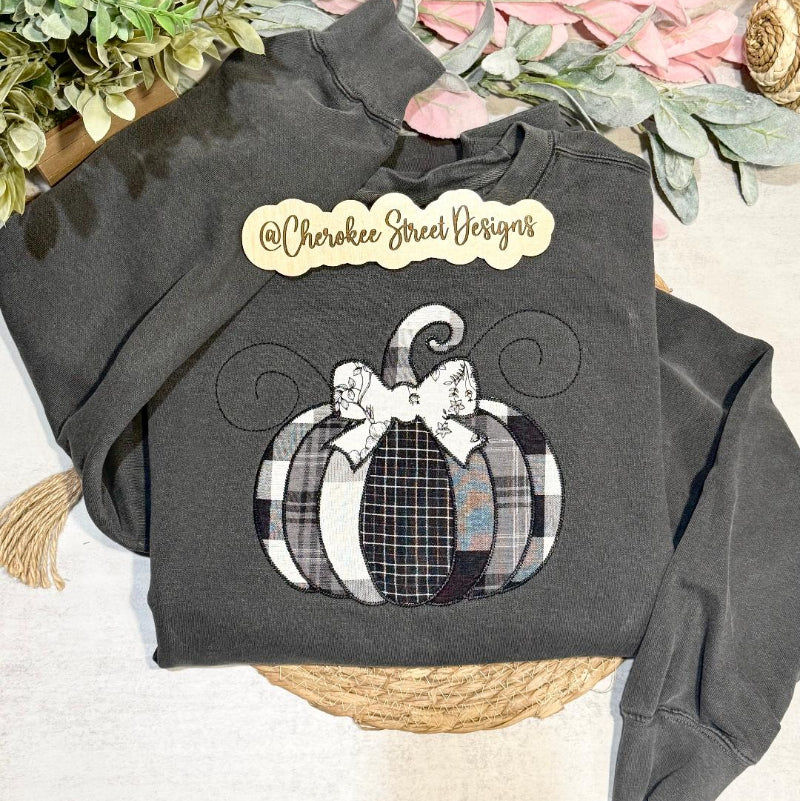 Gray sweatshirt with plaid pumpkin design 